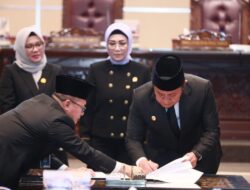 Deru Tandatangani Nota Kesepakatan KUA-PPAS APBD  Tahun Anggaran 2024