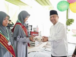 Sekda Apriyadi Hadiri Haflah dan Wisuda Tahfizh Ponpes Al Midad