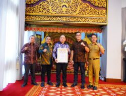 PWI Sumsel Beri Award Kepada Pj Sandi Fahlepi sebagai Sahabat PWI