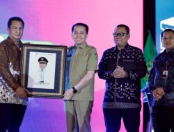 Pj Gubernur Agus Fatoni Dinobatkan Sebagai Tokoh Sahabat Guru oleh Media Group Network