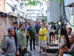 Pj Walikota Palembang Tinjau Jumat Bersih di Kawasan Sekanak dan Rumah Susun