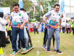 Serunya Pj Bupati H Sandi Fahlepi bersama Forkopimda Ikut Lomba Terompah Panjang