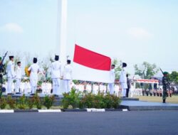 Sang Pusaka Bendera Merah Putih Berkibar di Rumdin Pj Bupati Sandi Fahlepi