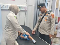 Polsek Lalan Antar Pasien dari Dermaga P6 Desa Sukajadi Menuju Palembang