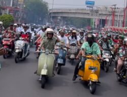 Usai Deklarasi, RDPS Naik Vespa Daftar ke KPU Palembang