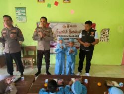 Polsek Batang Hari Leko Gelar Program Jumat Berkah, Berikan Makanan Bergizi untuk Anak TK di Musi Banyuasin